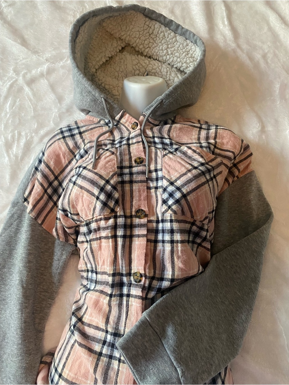No Boundaries Woman’s Pink Flannel With Grey Sweater Size Large
